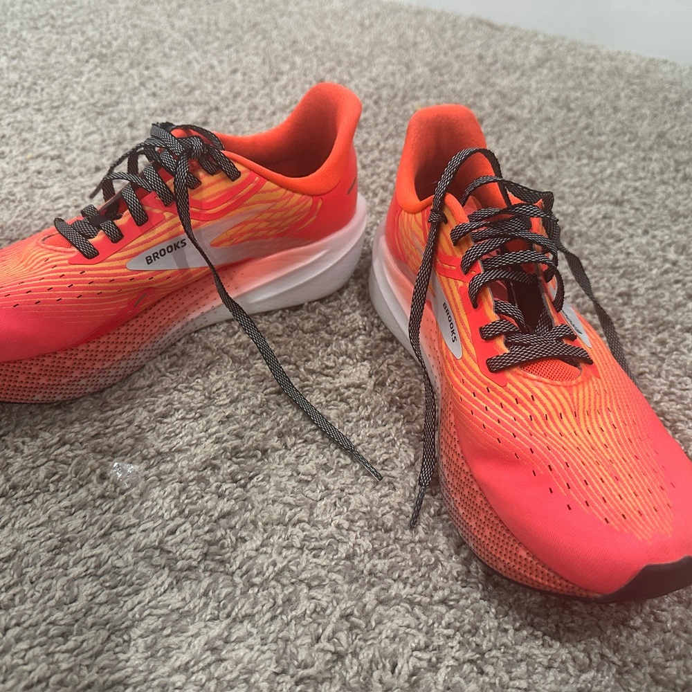 Women’s Brooks Hyperion Max size 10.5